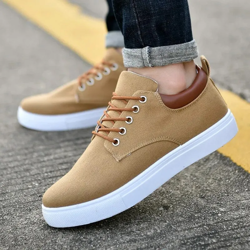 Lightweight canvas sports shoes for men