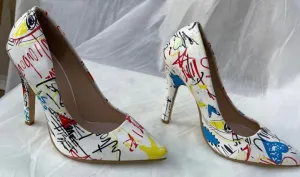 Rouge Helium White Graffiti Print Stiletto Pumps – Size 7