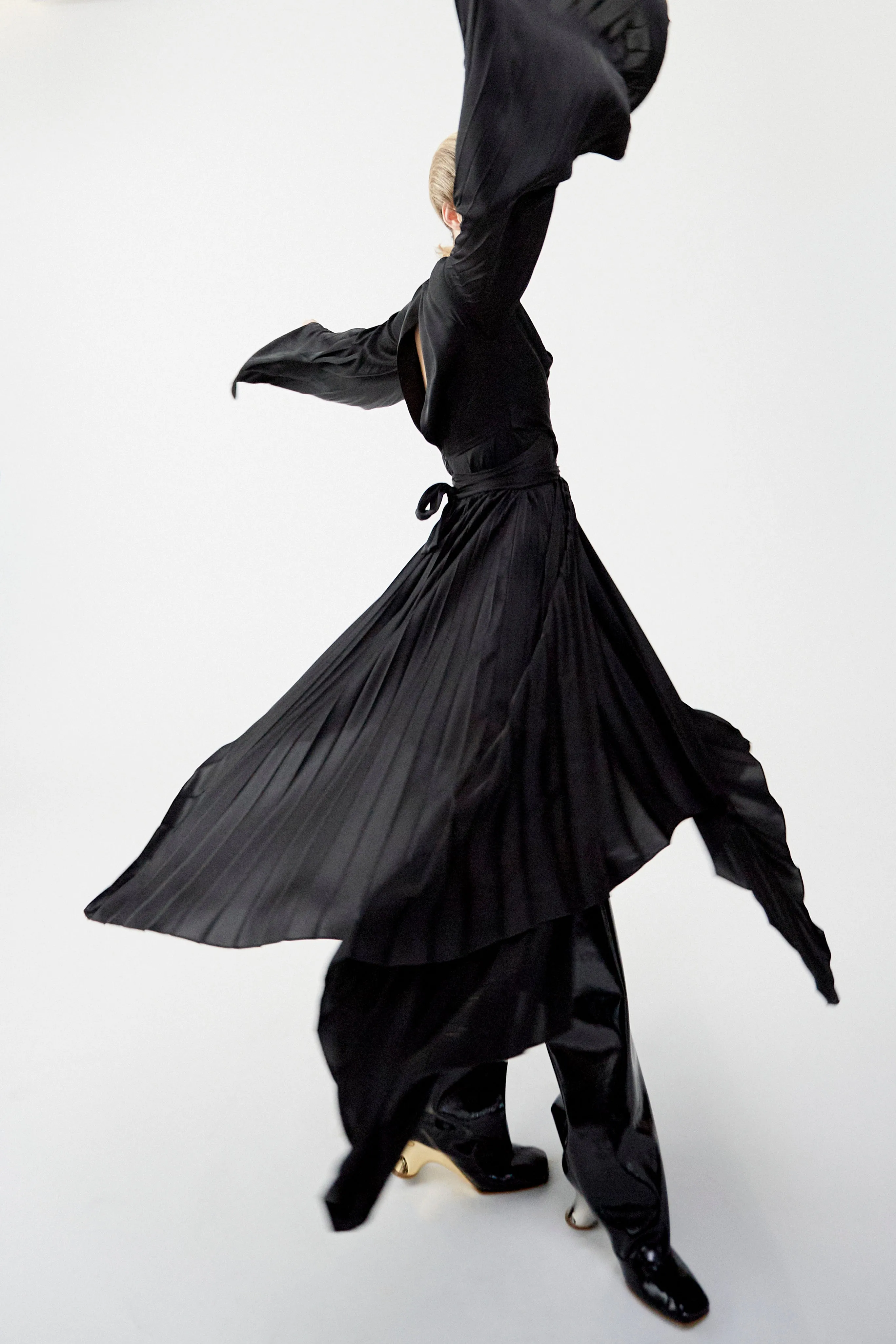 Wrap Around Midi Dress With Pleated Skirt And Sleeves Black